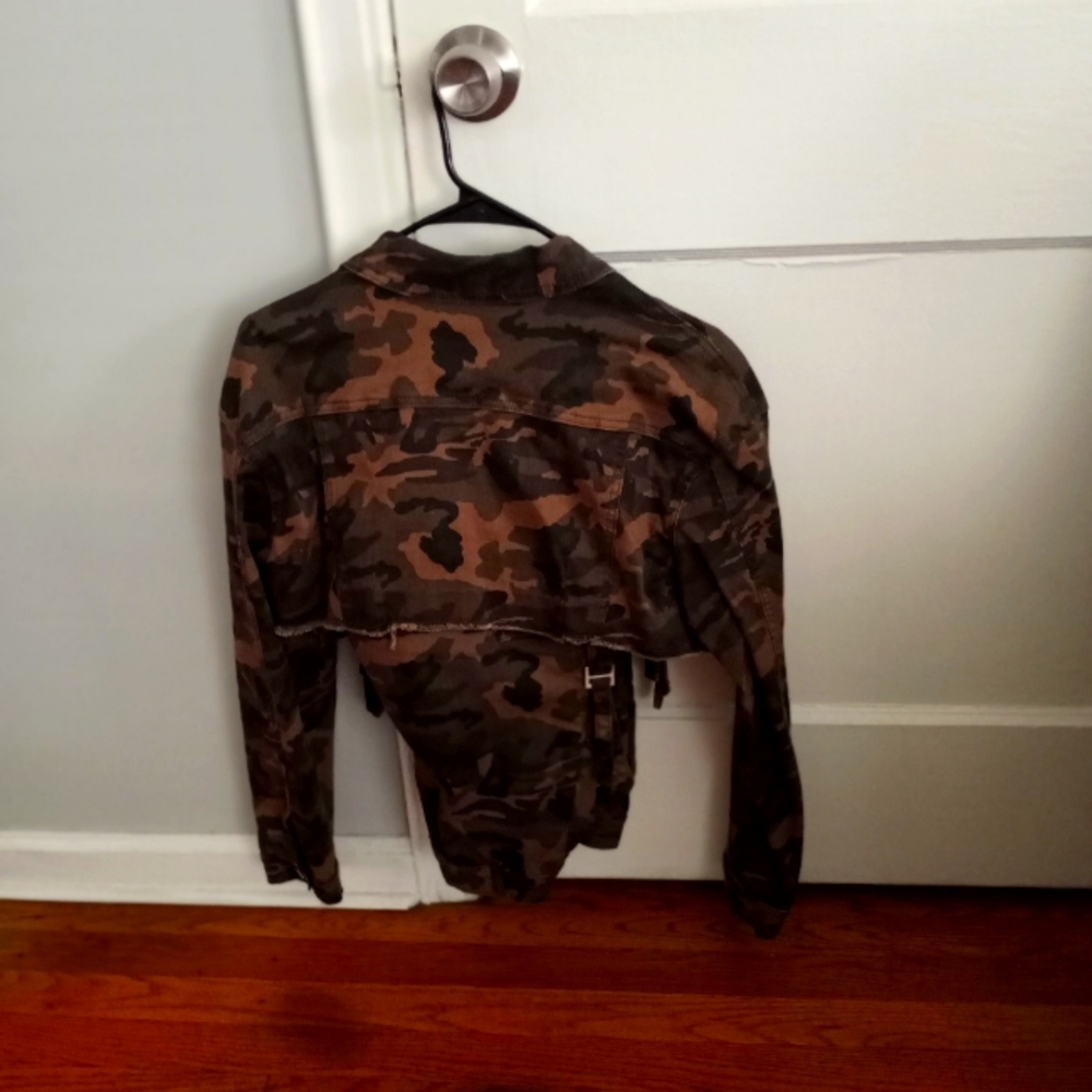 Camouflage crop jacket and pants set